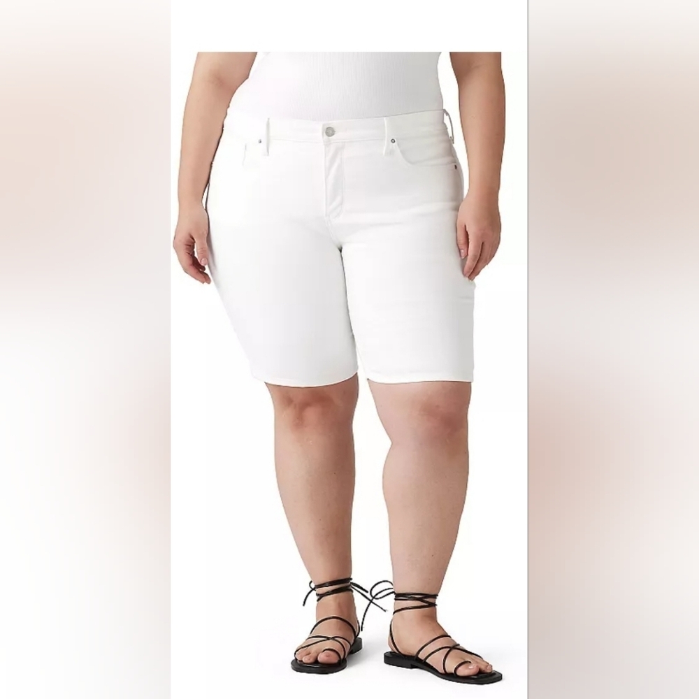 Nwt LEVIS Classic White Bermuda Shorts with Cuff Hem